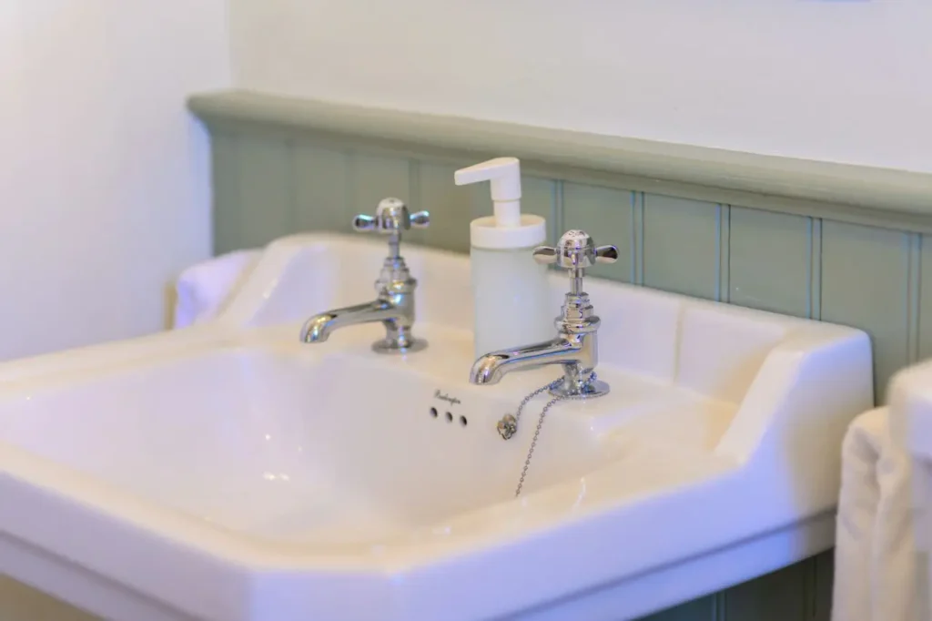 White sink with silver faucets